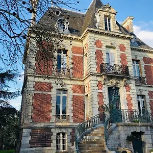 Privee Rose Au Chateau De La Franceule France